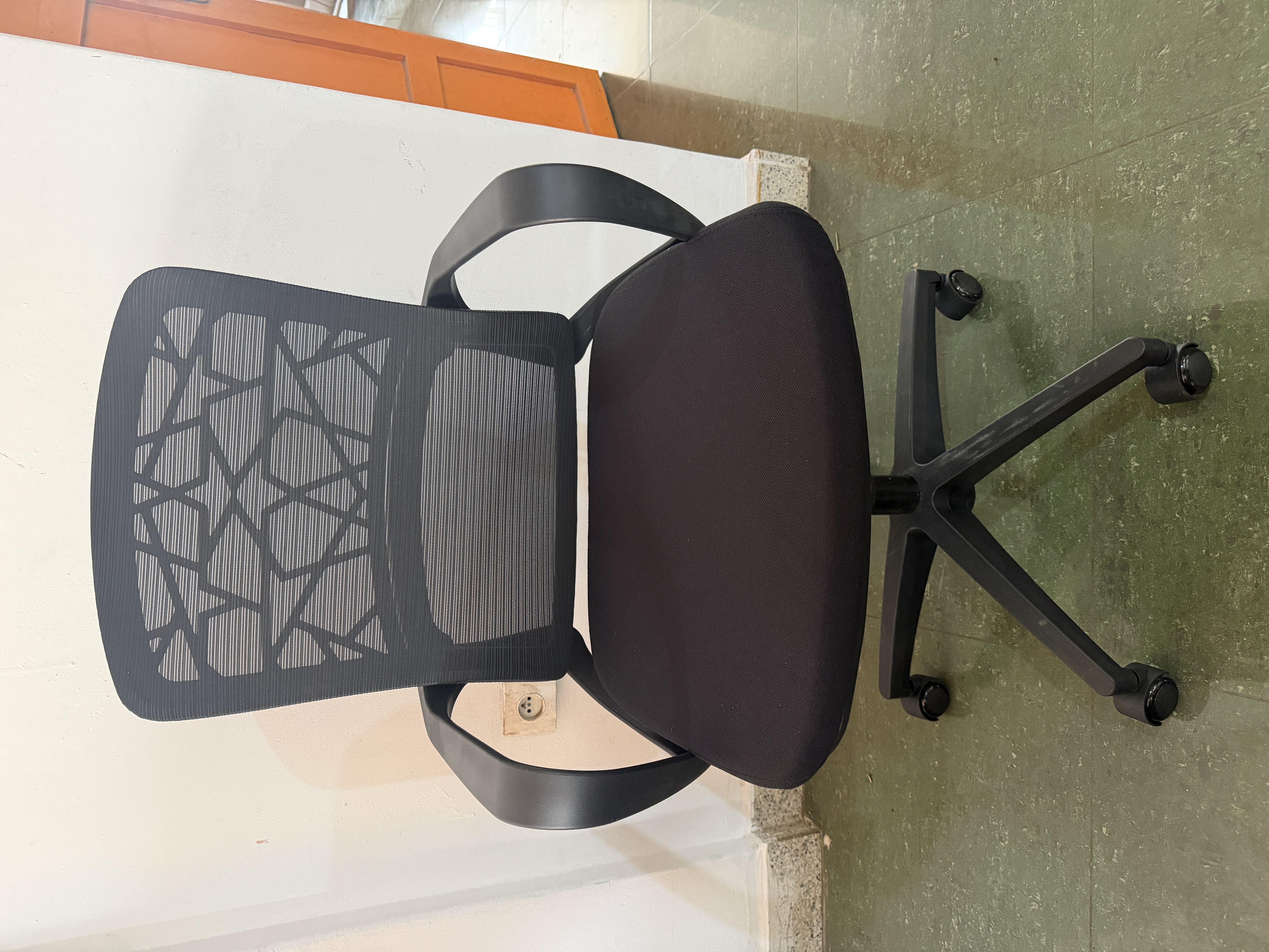Minimalist Task Office Chair
