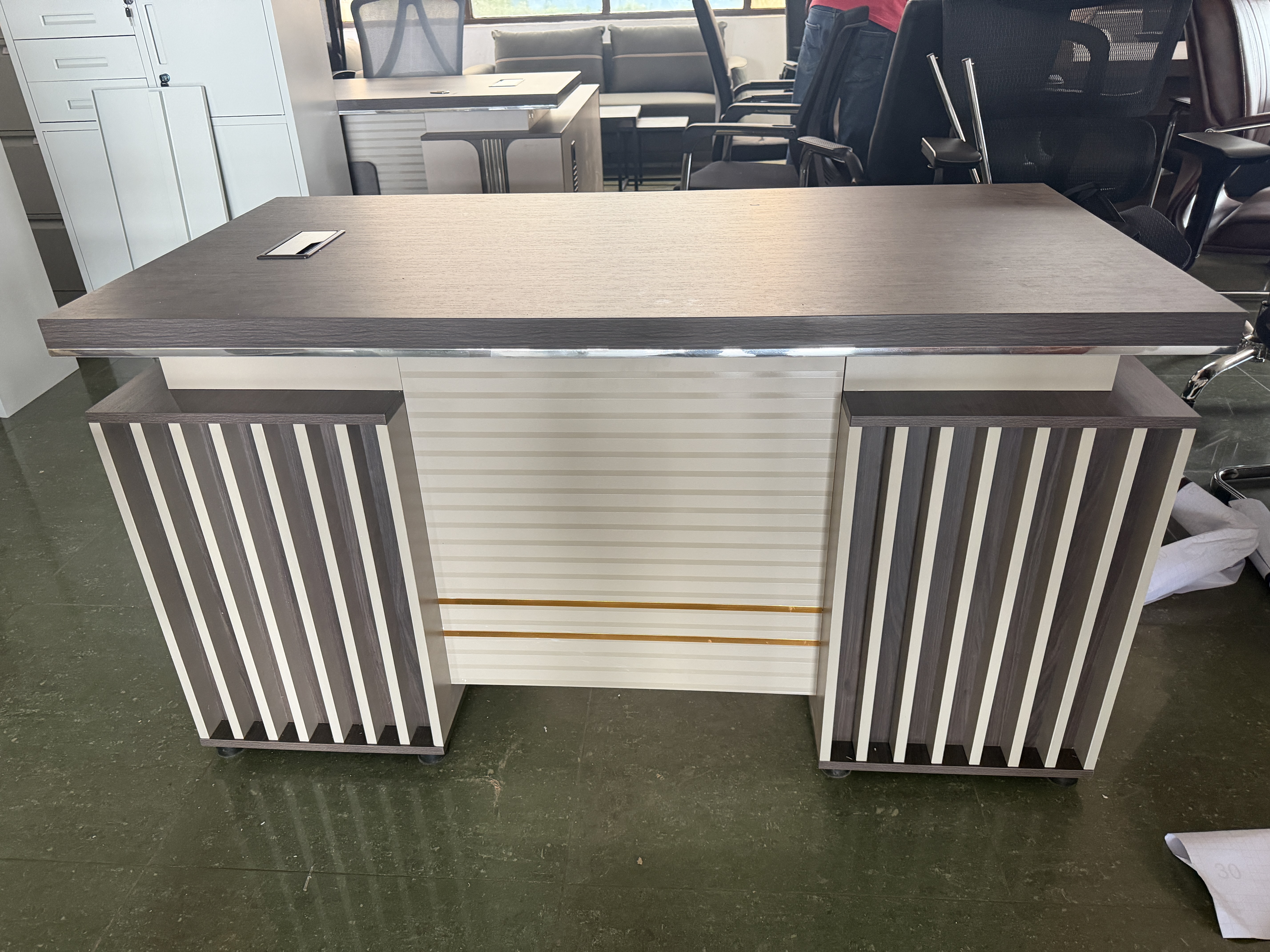 Manager Desk image 2