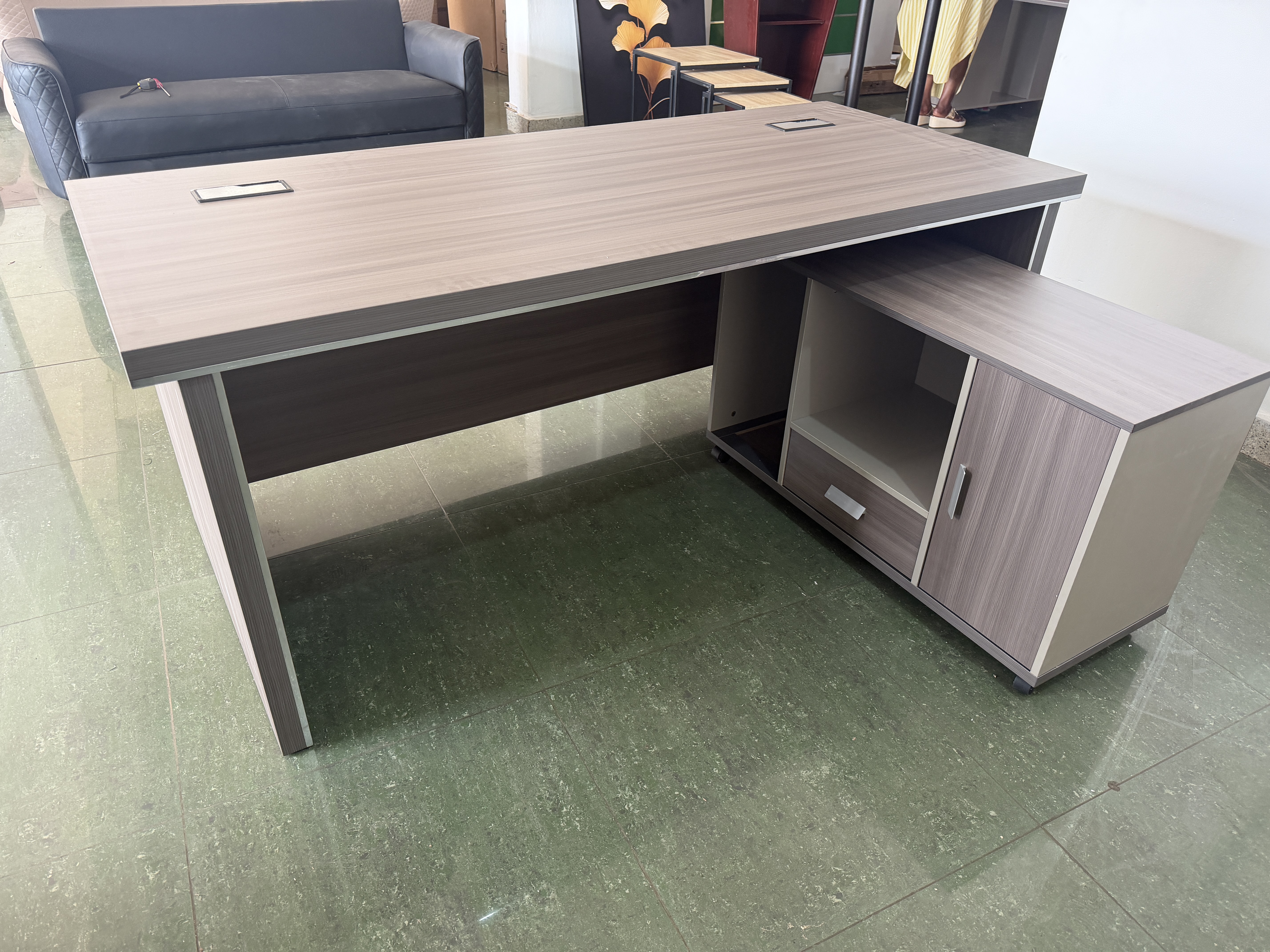 Office Desk image 3