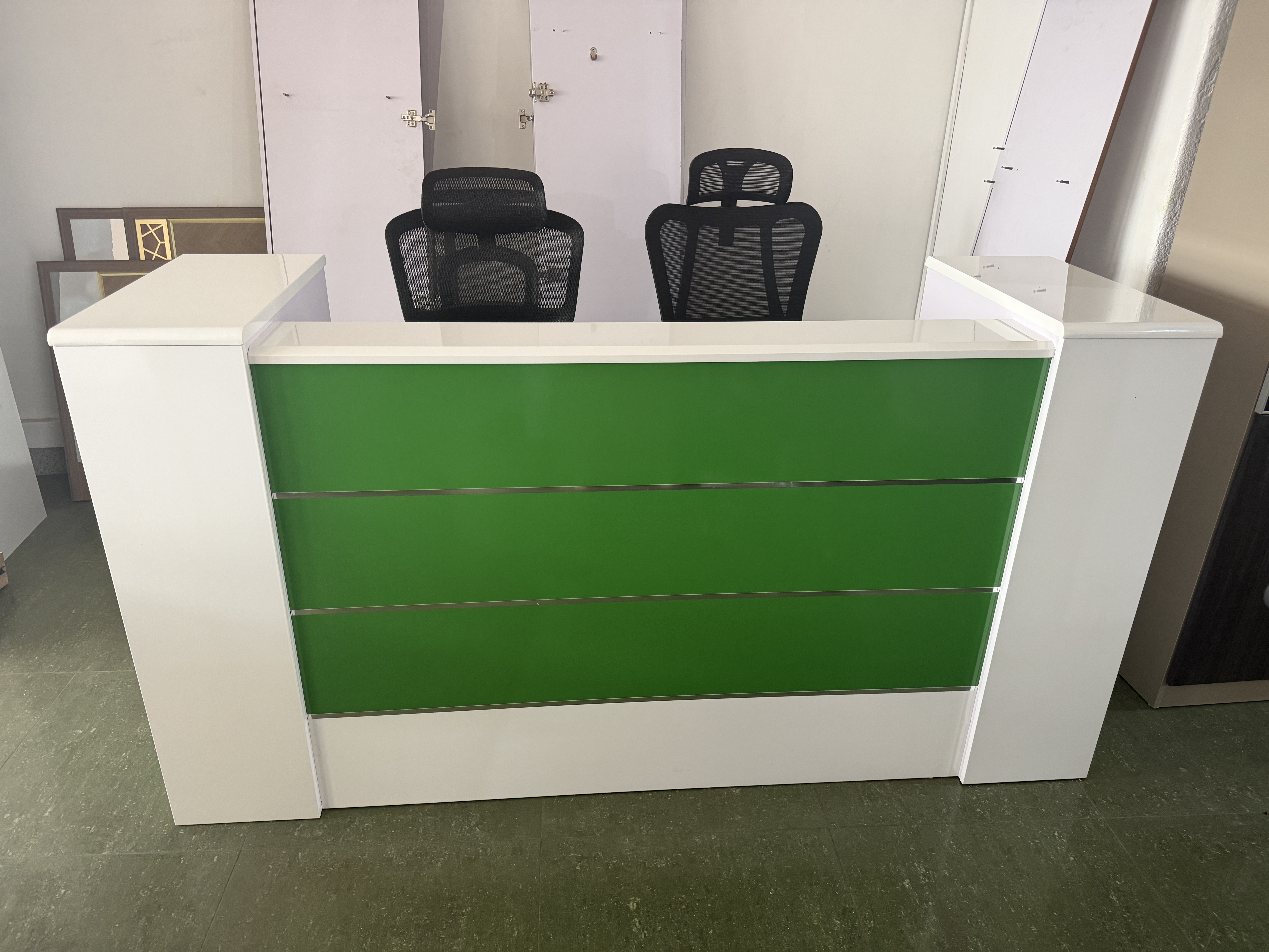 Modern Reception Desk image 2